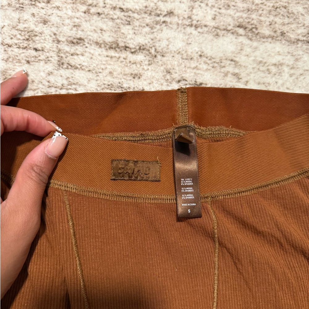 Skims Black and Brown Leggings Set - Picture 4 of 4
